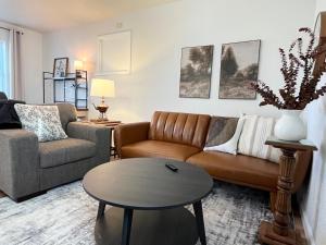 Khu vực ghế ngồi tại Rocky Court Apartments