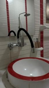 Ένα μπάνιο στο Big & Quiet Apartment +19 φωτογραφίες