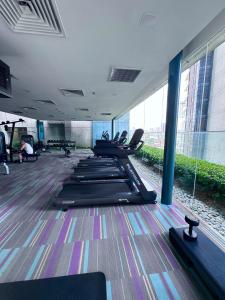 Centrul de fitness și/sau facilități de fitness de la Mercu Summer suites by JK Privy Homes - 2 minutes to KLCC Twin Tower