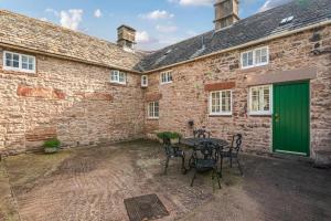 Το κτήριο όπου στεγάζεται  η παραθεριστική κατοικία