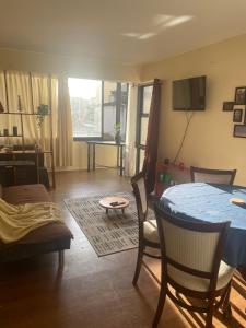 TV a/nebo společenská místnost v ubytování Departamento viña del mar para 5 huéspedes