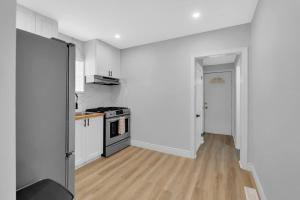 Φωτογραφία από το άλμπουμ του Bright 2-BR Home by Breweries/Riverfront/Casino σε Windsor +13 φωτογραφίες