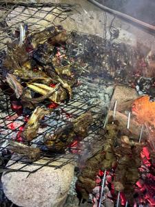 Gril dostupný pro hosty v kempu