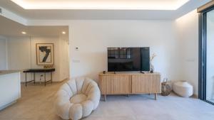 Μια τηλεόραση ή/και κέντρο ψυχαγωγίας στο XPCE JADE TOWER, Pool-Spa-Gym-Cinema-Beach and Parking Free