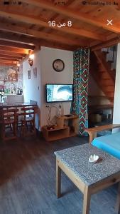 TV a/nebo společenská místnost v ubytování دهب سكوير