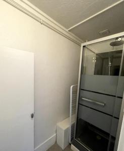 a bathroom with a glass shower and a mirror at Studio - Centre-Ville in Chalon-sur-Saône