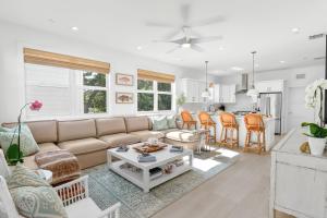 Et opholdsområde på Island Time - Oceanview Balconies- Dock- HTD Pool