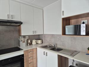 Η κουζίνα ή μικρή κουζίνα στο Village Vista at Atlasville 10km from OR Tambo +7 φωτογραφίες