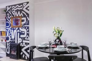 Φωτογραφία από το άλμπουμ του Stylish Two-Bed Apartment in Ashford στο Άσφορντ