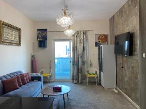 Μια τηλεόραση ή/και κέντρο ψυχαγωγίας στο Lovely apartment in heart of Ajman