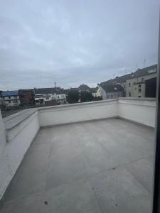 Seibel's SUITES - Exclusive Flat Krefeld City - GA - ROOFTOP في كريفيلد: إطلالة على فناء كبير على سطح +7 صور
