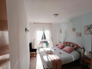 En eller flere senge i et værelse på Costa Dorada Miami