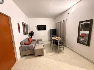 a living room with a couch and a table at Apartamento completo in Santa Marta