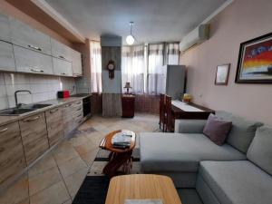 Una cocina o cocineta en Preni Suites