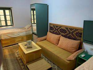 Giường trong phòng chung tại Dar Baya Hotel Sfax