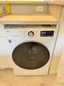 Φωτογραφία από το άλμπουμ του Queen with Private Dedicated Spa Bath στο Μαϊάμι