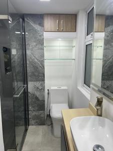 a bathroom with a toilet and a sink and a shower at Spa house with private Jacuzzi in Dosquebradas - Pereira in Dosquebradas