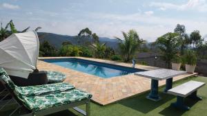 Bazén v ubytování Chácara Acongegate Eloina nebo v jeho okolí