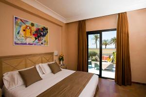 Postel nebo postele na pokoji v ubytování Mahara Hotel & Wellness
