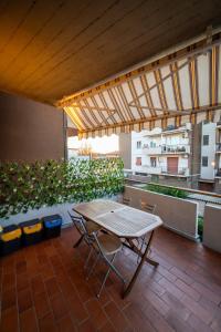 a table and chairs on a balcony with plants at Sweetie Tuscany House in Montecatini Terme +2 photos