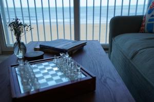 Afbeelding uit fotogalerij van Oceanfront Boardwalk Condo - Walk to Top Dining in Virginia Beach