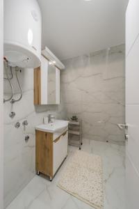 Ένα μπάνιο στο Nektarija Pool House