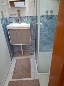 a bathroom with a shower and a sink and a shower at Hosting Altos da cidade perto de tudo in Bauru +9 photos