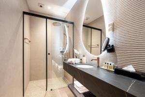 Ένα μπάνιο στο BasiliQ Hotel