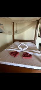 Ένα ή περισσότερα κρεβάτια σε δωμάτιο στο Chambre en bord de mer …(pied dans l’eau)