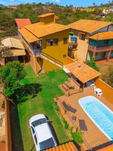 an aerial view of a house with a swimming pool at Casa Varanda do Toá Lapinha da Serra in Santana do Riacho