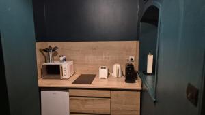 Η κουζίνα ή μικρή κουζίνα στο Amazonia - Private Spa and Cinema +25 φωτογραφίες