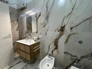 Et badeværelse på LETIZIA'S HOME Caserta