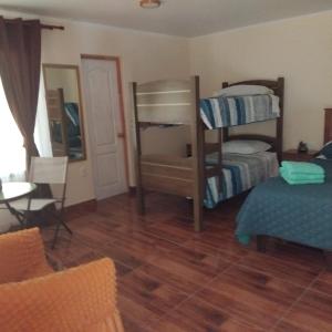 Ένα ή περισσότερα κρεβάτια σε δωμάτιο στο Inti Wasi habitaciones +13 φωτογραφίες