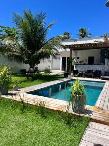 a swimming pool in the yard of a house at Casa Limoeiro Tibau do Sul in Pipa