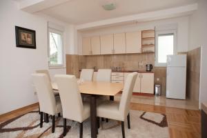 a kitchen and dining room with a table and chairs at Apartments Villa Simonovic in Petrovac na Moru