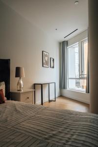 Postel nebo postele na pokoji v ubytování LUXURY 3 Bed 3 Bath Apartment in Central London