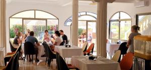 Επισκέπτες που μένουν στο Cape Point Hotel