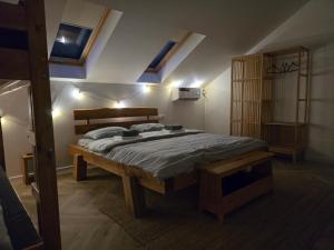 a bedroom with a large bed in a room at Artizan Chalet in Topliţa