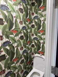a bathroom with a floral wallpaper with a toilet at 4 bedroom house sleeps 8 next to Aviva Stadium and Landsdown Stadium in Dublin