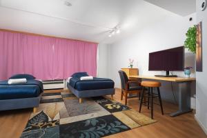 a living room with a desk and a tv at Apartment A66 in Gründau
