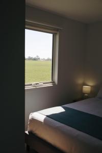 a bedroom with a bed and a window at Bridgewater Caravan Park Near Bendigo in Bridgewater-on-Loddon +25 photos