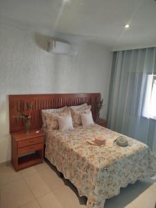 Ένα ή περισσότερα κρεβάτια σε δωμάτιο στο Casa temporada 03 quartos Arraial d'ajuda