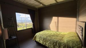 Ένα ή περισσότερα κρεβάτια σε δωμάτιο στο Cabaña Susurro de Susata