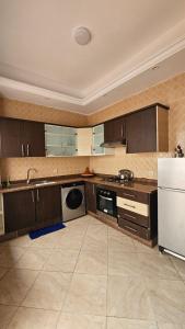 Η κουζίνα ή μικρή κουζίνα στο Jad Appartement N1