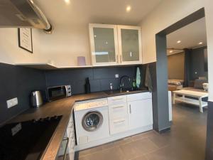 Nhà bếp/bếp nhỏ tại Apartment Home at Bea Duisburg Homberg