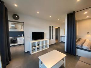 TV/trung tâm giải trí tại Apartment Home at Bea Duisburg Homberg