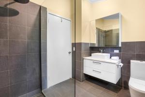 Ένα μπάνιο στο Cylinder Palms +20 φωτογραφίες