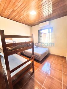 Ένα ή περισσότερα κρεβάτια σε δωμάτιο στο Recanto da Palmeira - Piscina aquecida, quartos com ar condicionado