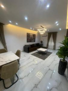 Predel za sedenje v nastanitvi Fantasy Suite - 2 Bed