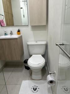 Ένα μπάνιο στο Bogota Luxury Loft Privado 2926 +4 φωτογραφίες